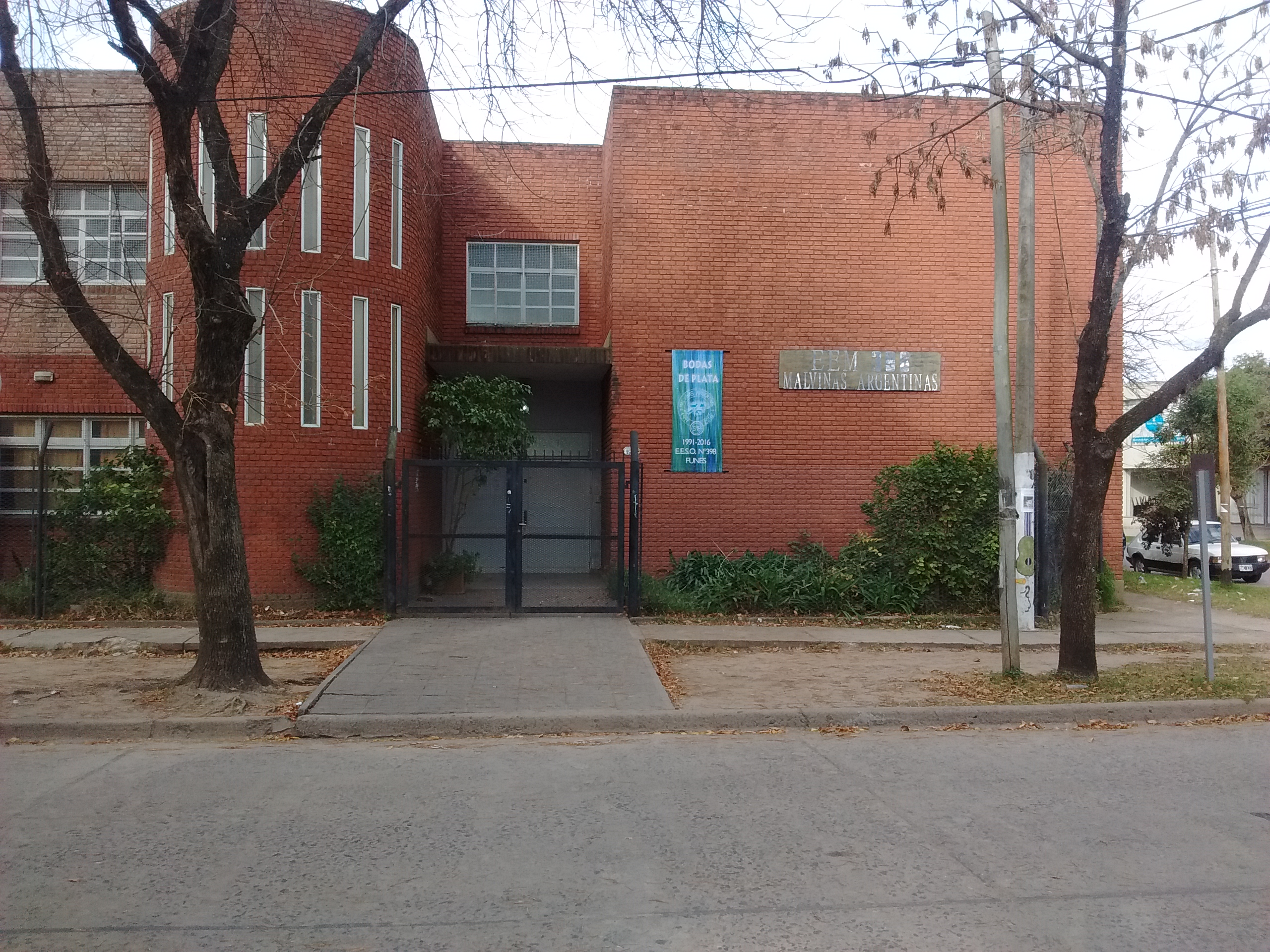 Por un desperfecto eléctrico, un colegio de Funes suspendió las clases